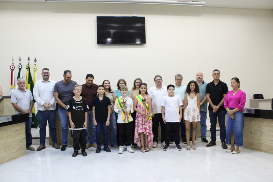 posse-prefeito-vice-prefeito-e-vereadores-mirim-da-escola-municipal-lazaro-de-moura